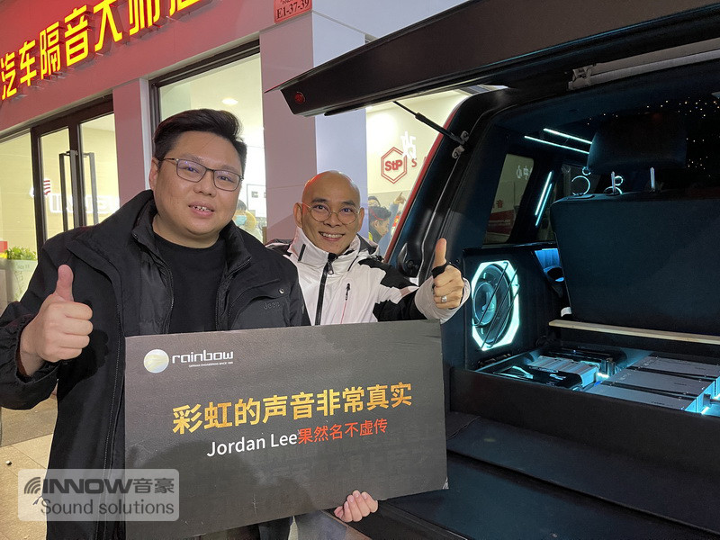 50車主（右）與調音師合影.JPG