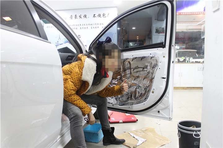 三菱翼神車門隔音，加裝英國Baf DSP——上海音豪